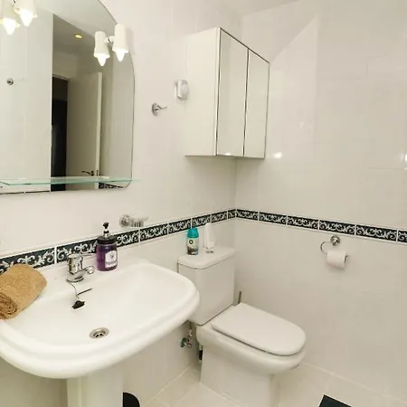 Apartment Family Walking Distance To The Sea And Amenities