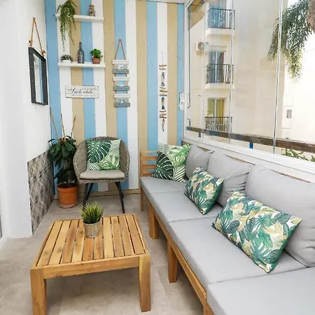 Family Walking Distance To The Sea And Amenities
