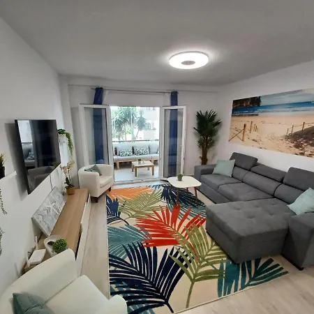 Family Walking Distance To The Sea And Amenities Daire Sitio de Calahonda