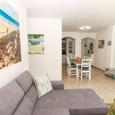 Daire Family Walking Distance To The Sea And Amenities *