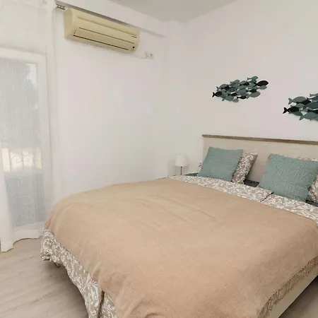 Family Walking Distance To The Sea And Amenities Daire